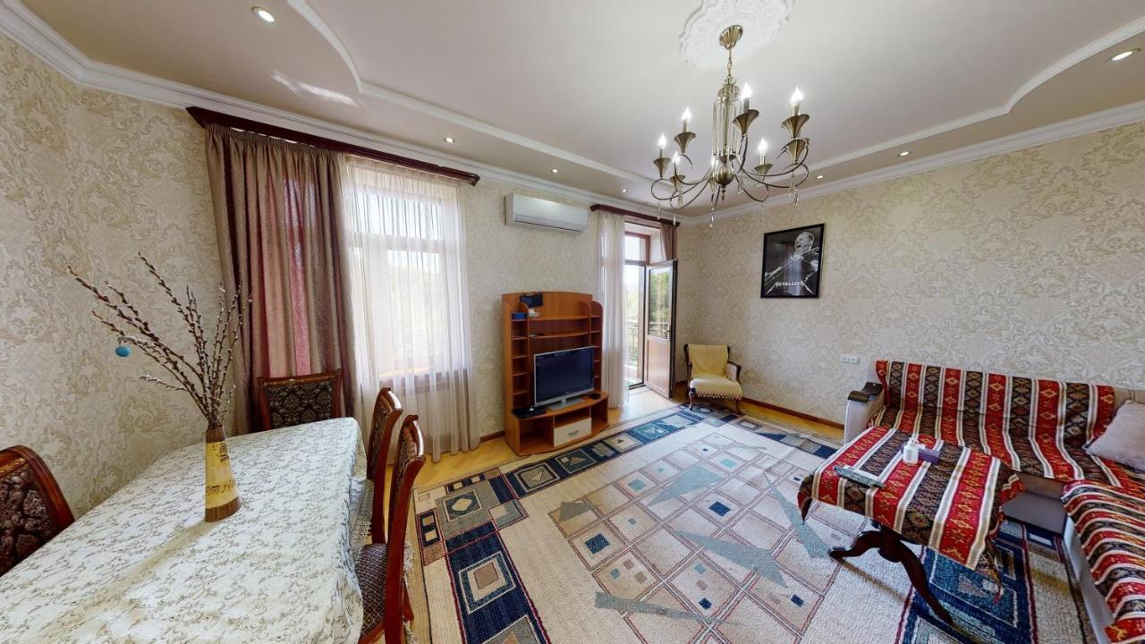 Yerevan City Center Apartment Exteriör bild